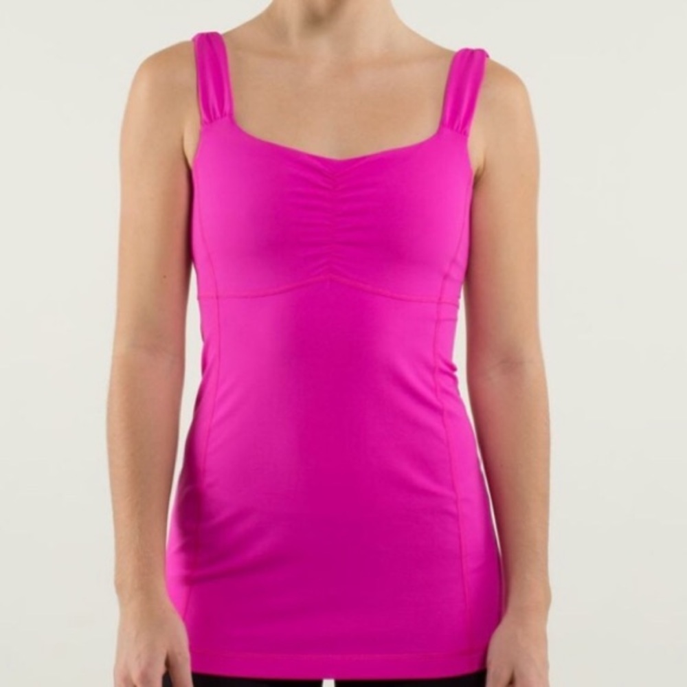EUC Lululemon Aria Tank in Raspberry Size 6